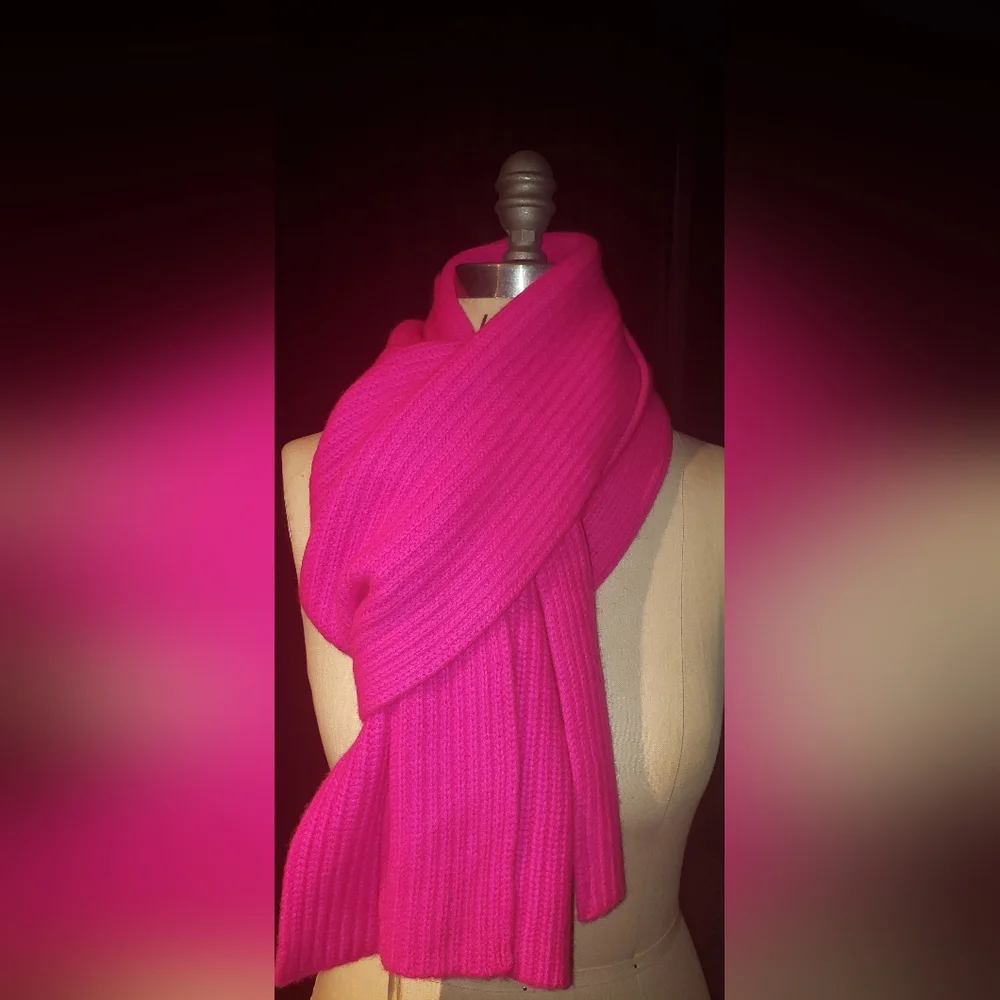 BNWT Neon vibrant Pink 100% cashmere Women's Scarf and gloves set